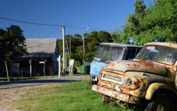 junk-yard-vehicle-lien-sale-640x480-88277396.jpeg